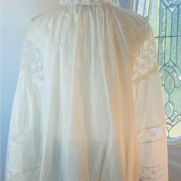 En Saison White Lace Long Sleeve Blouse SKU0662 - Picture 5 of 9